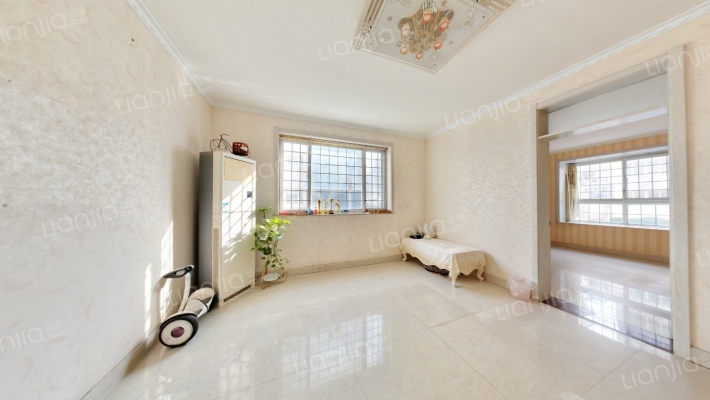 雷沃花苑二手房实景图