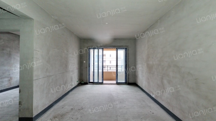 绿地海外滩米拉公馆二手房实景图