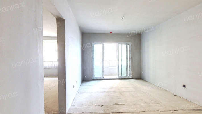 小区在华阳路北德信公园旁，房龄新-客厅