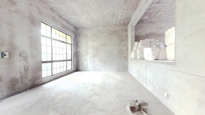 聆湖丽墅二手房实景图