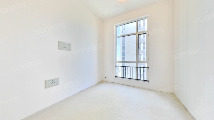 岩峰云裳二手房实景图