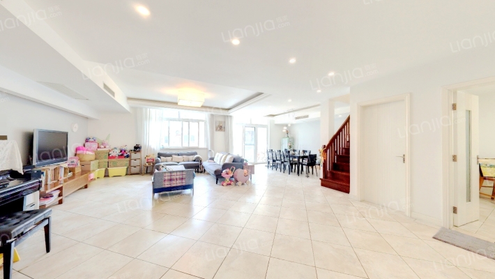 西郊华庭二手房实景图