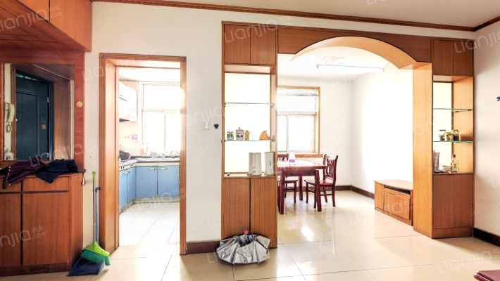 新华电脑学院宽越小区二手房实景图