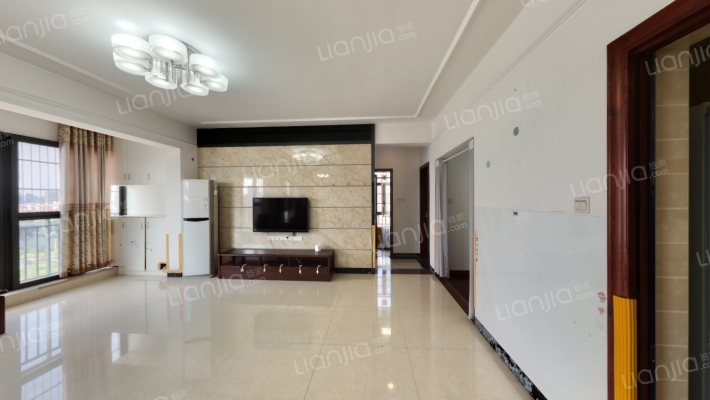 依云上城二手房实景图