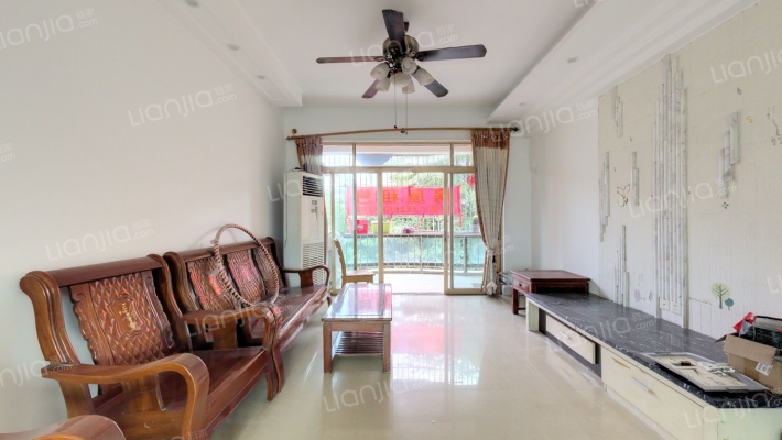 假日豪苑二手房实景图