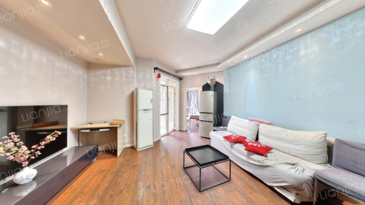 雕墅二手房实景图