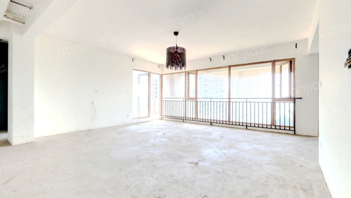 麓山国际茵特拉肯B区二手房实景图