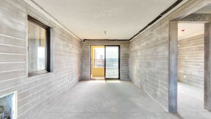 中南绿地云堤二手房实景图