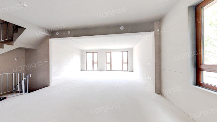 伟峰东域B区二手房实景图