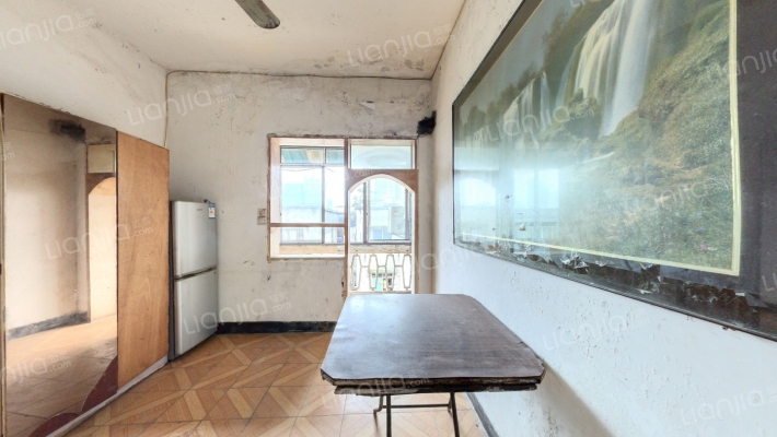 红育坡64号二手房实景图