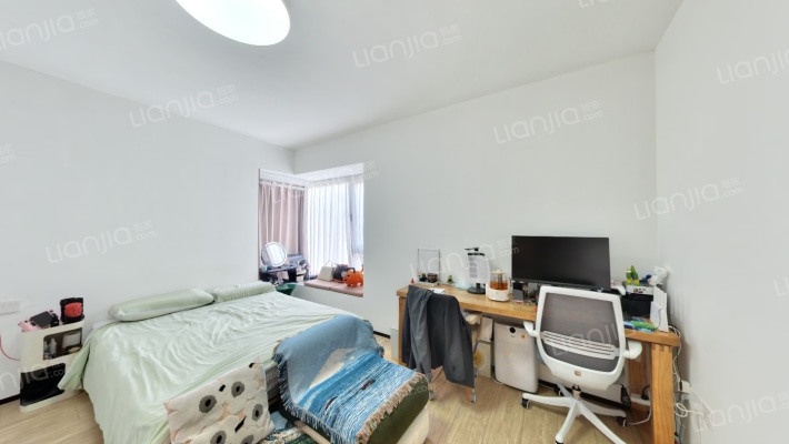 彩天名苑二手房实景图