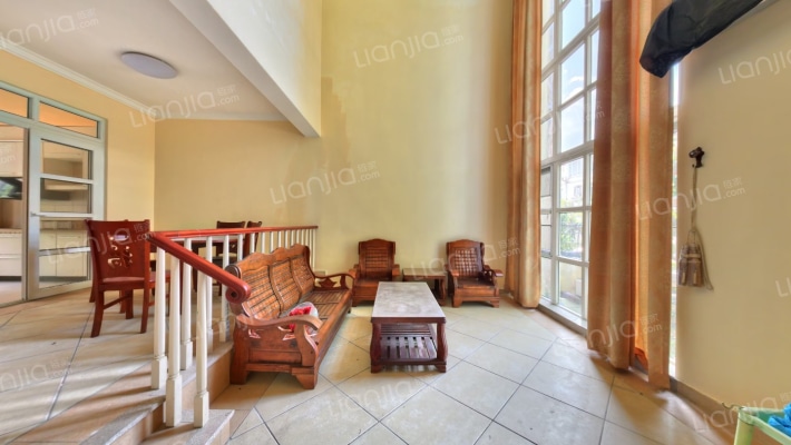 东方夏湾拿二手房实景图