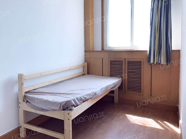 和平街十一区两南一西三居室随时可看