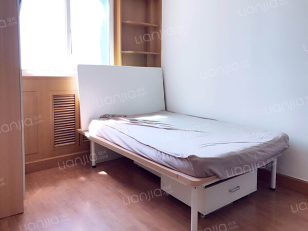 和平街十一区两南一西三居室随时可看