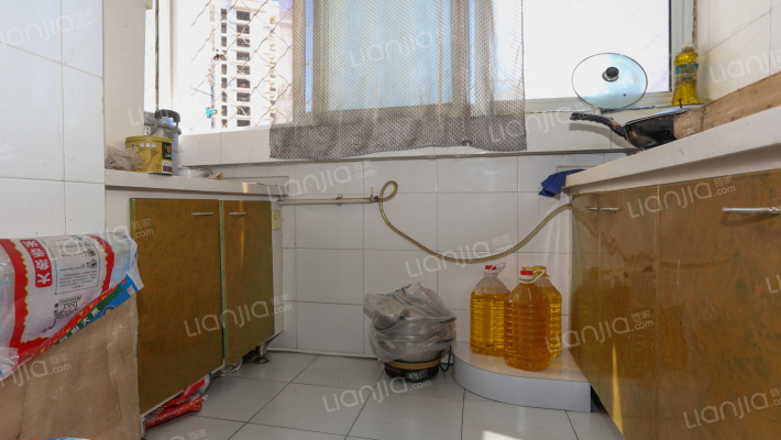 房本满五年、有装修、看房方便、业主靠谱、采光好-厨房