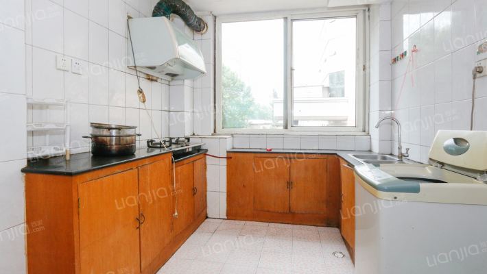 满五年非唯一住房,使用面积80平米,户型已改成