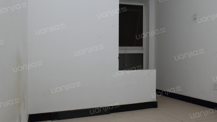 钻石广场三居，上跃，房本满二，集中供暖-卧室B