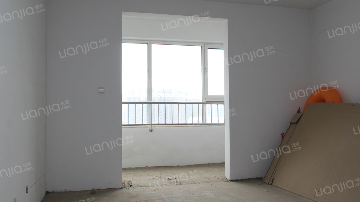 电梯朝南 通风性好 十层 楼层好 采光充足 无遮挡-客厅