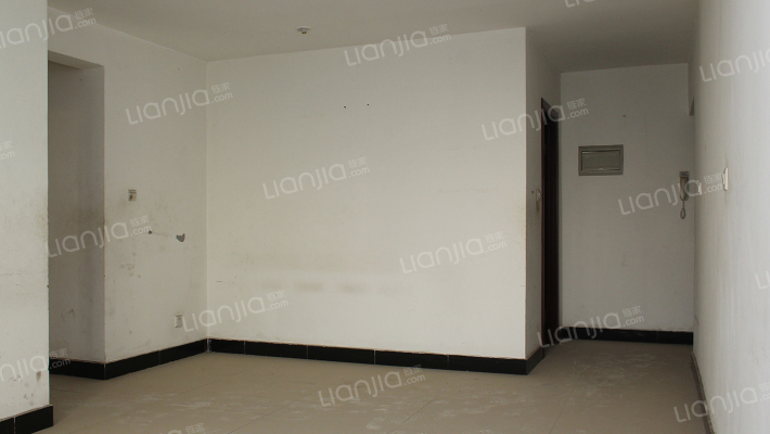 范阳公寓，优质地段两居！价格可议-客厅