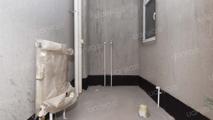 华融现代城 3室1厅 南 北-卫生间