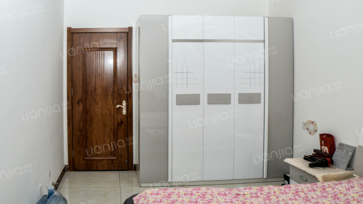 华阳路沿线，翔天万和城精装修三居，急售-卧室B