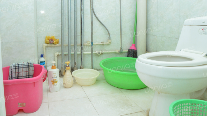 南北双通透、户型方正、房本满五、看房有钥匙-卫生间