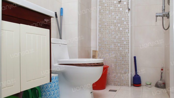 位置好，精装户型 附近配套齐全-卫生间