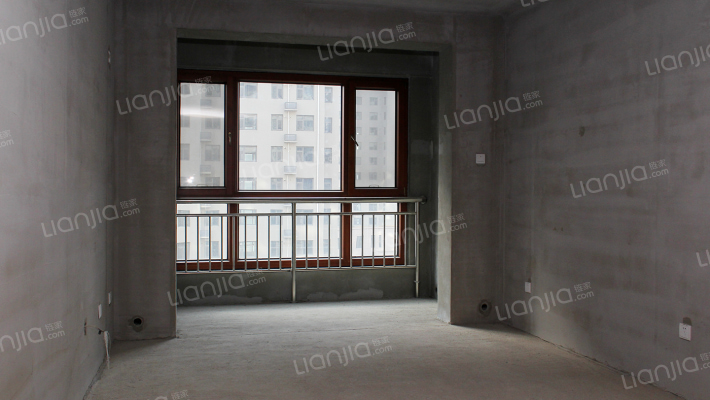 金品时代，全阳大三居，中间楼层，随看房-客厅