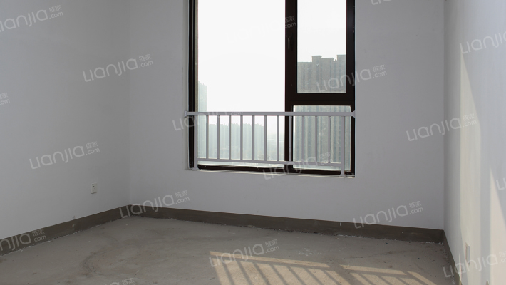 明卫东户 样板间大F户型 中层 南侧楼栋 出入方便-卧室A