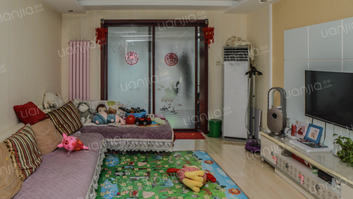 房本满二税费低，精装修可拎包入住，小区安静交通便利-客厅