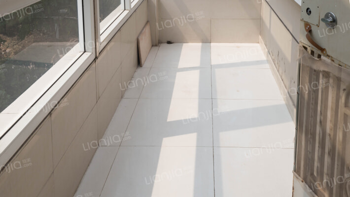 涿州开发区，双拼别墅，带大院子，房本满五，诚意出售-阳台