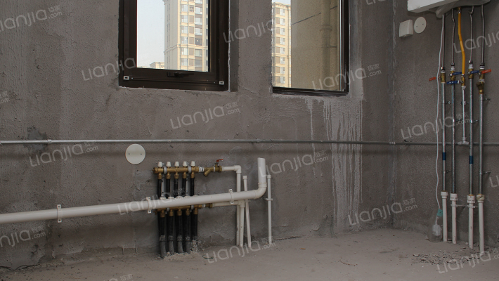 明卫东户 样板间大F户型 中层 南侧楼栋 出入方便-厨房