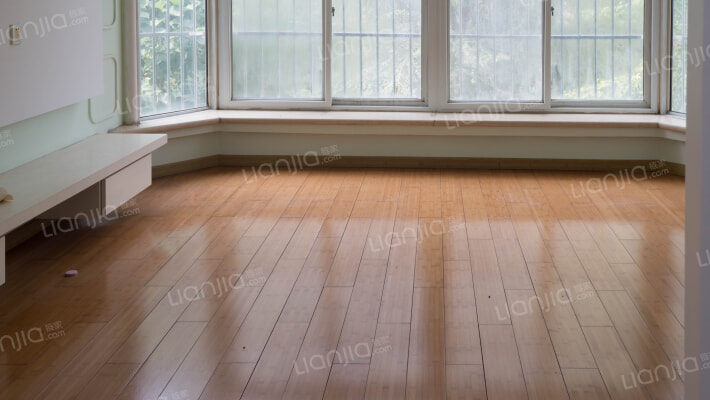 涿州开发区，双拼别墅，带大院子，房本满五，诚意出售-客厅B