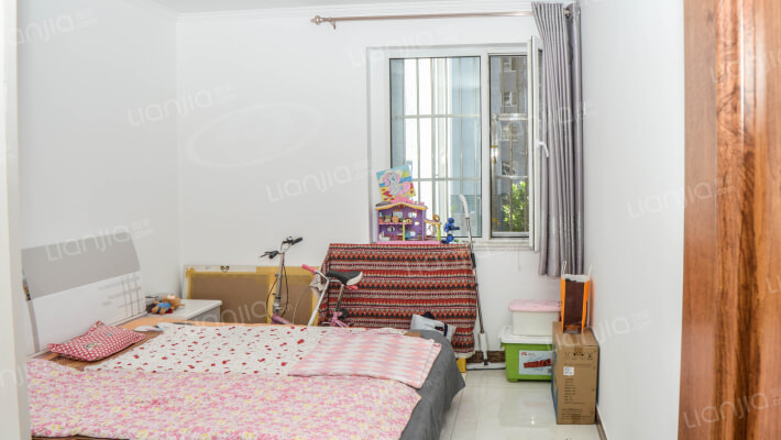 华阳路沿线，翔天万和城精装修三居，急售-卧室B