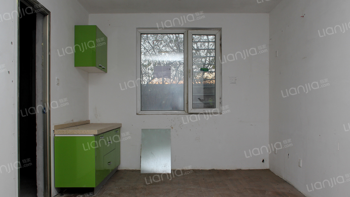 小区环境很清净，边上就是东直门医院-客厅