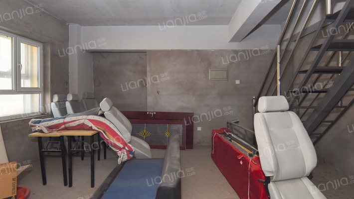 冠云路宏远景园小跃层两居出售 毛坯税费低-客厅