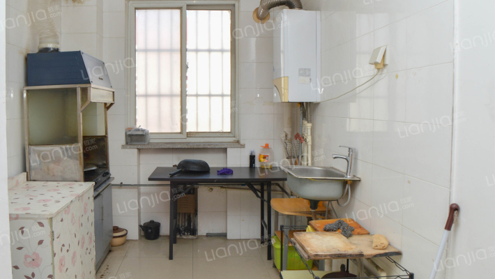 南北双通透、户型方正、房本满五、看房有钥匙-厨房