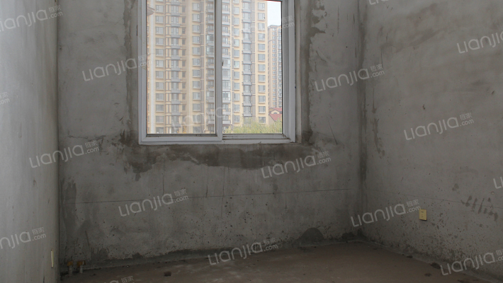 急售   名流丽苑别墅   满五可贷款，毛坯可以自由装修-卧室C