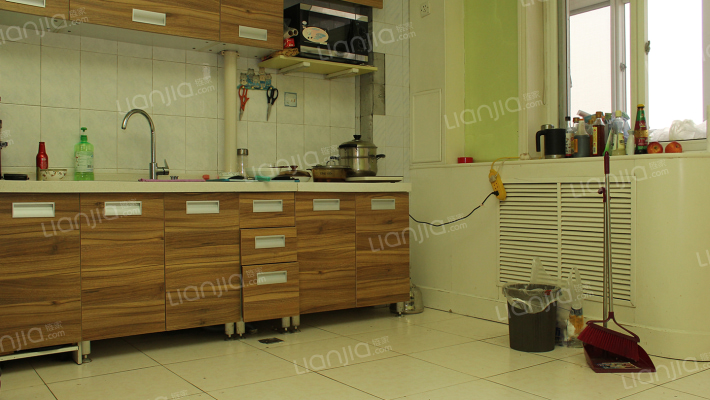 蓝天小区  120平大三居   106万可议  证满五年-厨房