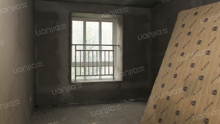 房本满二，好楼层，采光视野好，户型方正，南北通透。-客厅