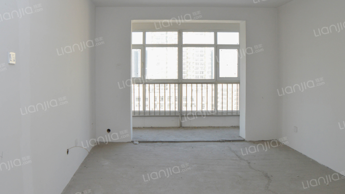 凯旋门大三居，观景房，看房方便，随时签约-客厅