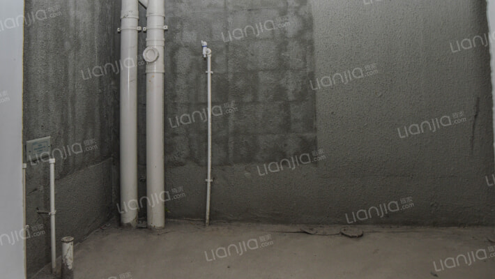 新干线 中间楼层 采光好 户型方正  看房方便-卫生间