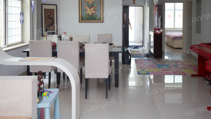 涿州开发区，双拼别墅，带大院子，房本满五，诚意出售-客厅A