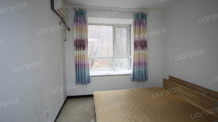 此房南北通透两居，房本快满二了，正常首付。-卧室A