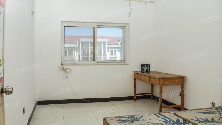 成熟社区， 南北通透*大阳台，房本满五还有地下室-卧室C