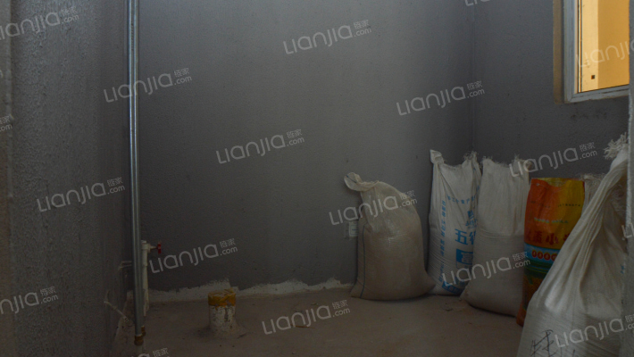 配套齐，交通便利，德信公园，双高速路口，高铁东站-卫生间B