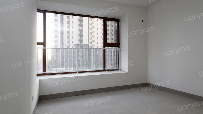 高铁新干线  中间楼层，采光好，没有遮挡-卧室A