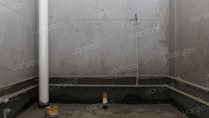 宏远裕隆 范阳路两居，房本满二-卫生间