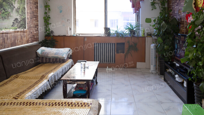 南北通透三居，视野宽阔，采光充足，出行便利-客厅