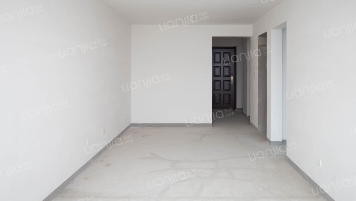 毛坯房，随意装修，房本满二税费低-客厅